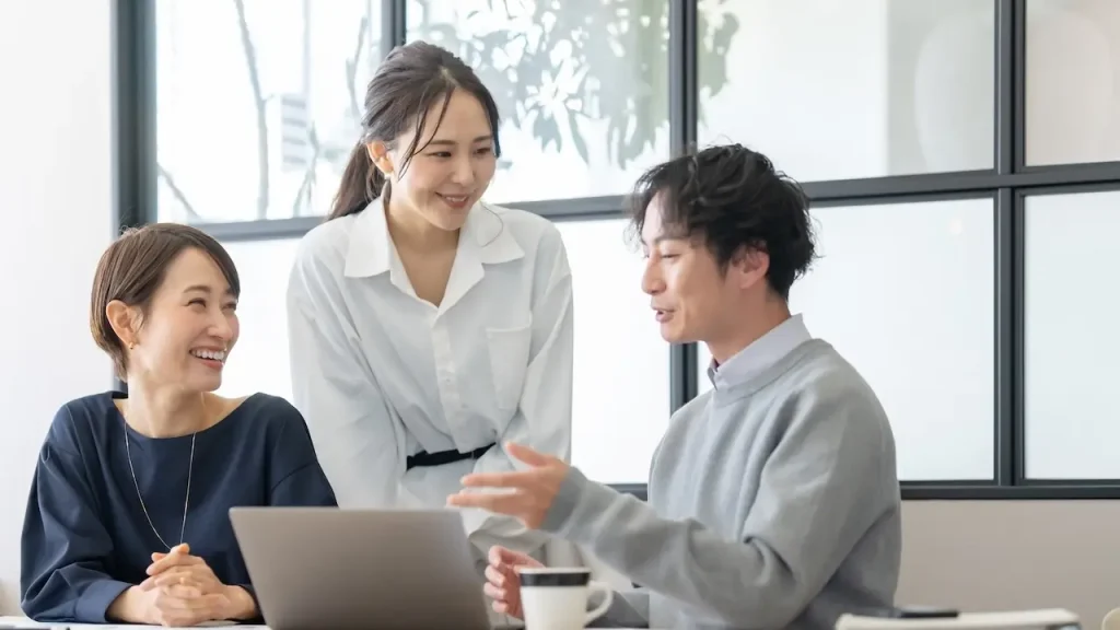 採用会議している人事