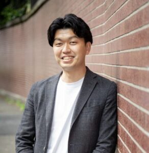 山田 諒 氏
