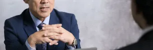 現場と人事が話し合っている様子