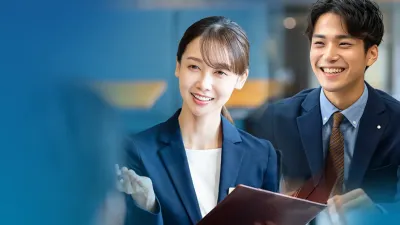 お客様をヒアリングする女性と男性