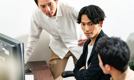 エンジニアたちが働いている様子
